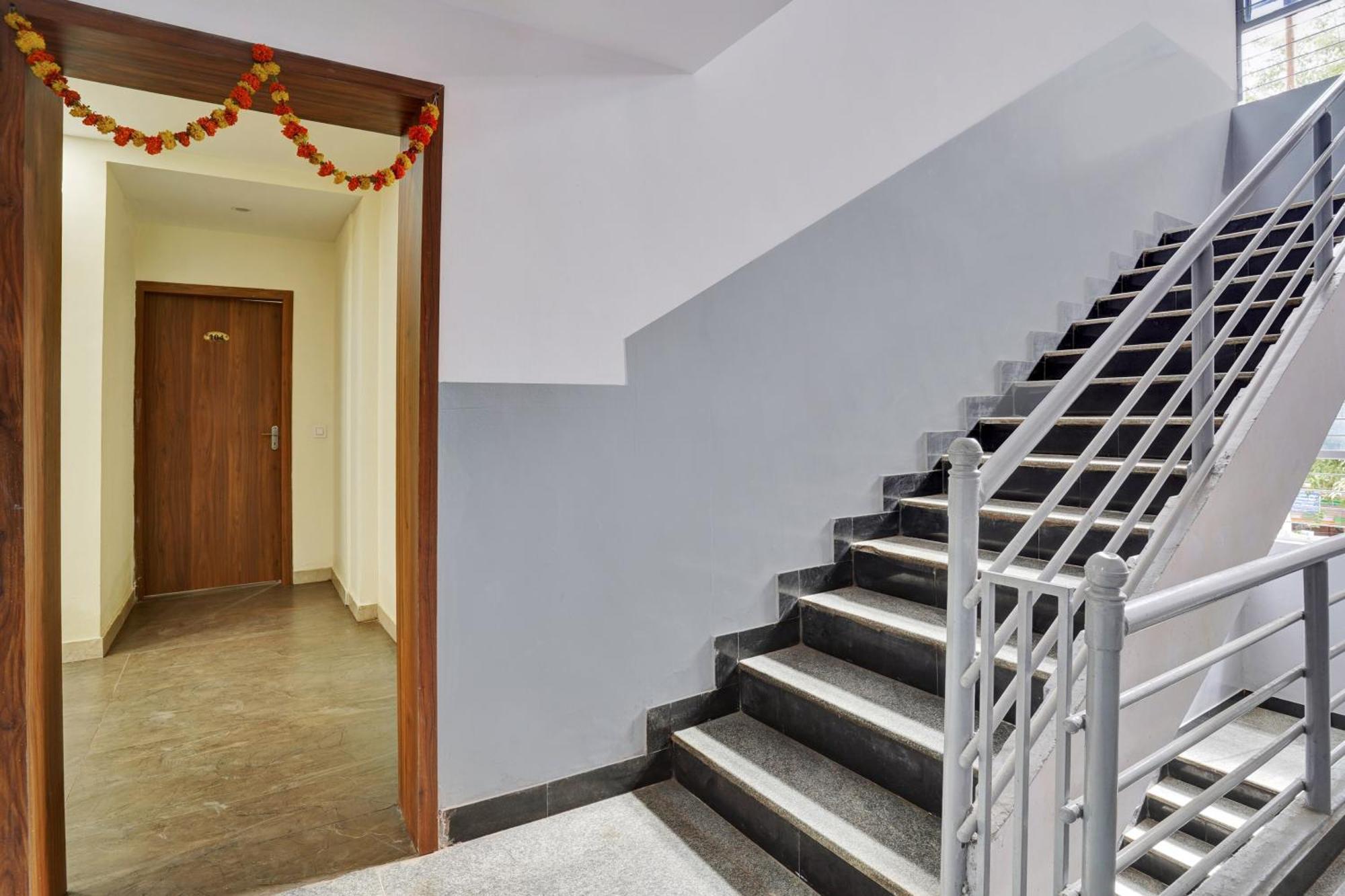 Hotel O Gayathri Metro Deluxe Bangalore Eksteriør bilde