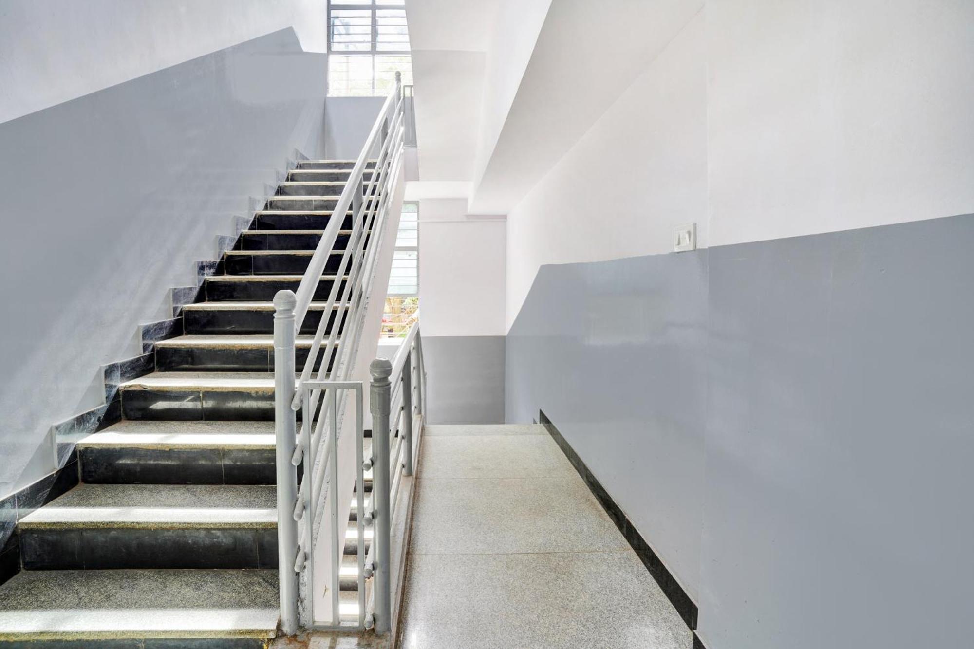 Hotel O Gayathri Metro Deluxe Bangalore Eksteriør bilde